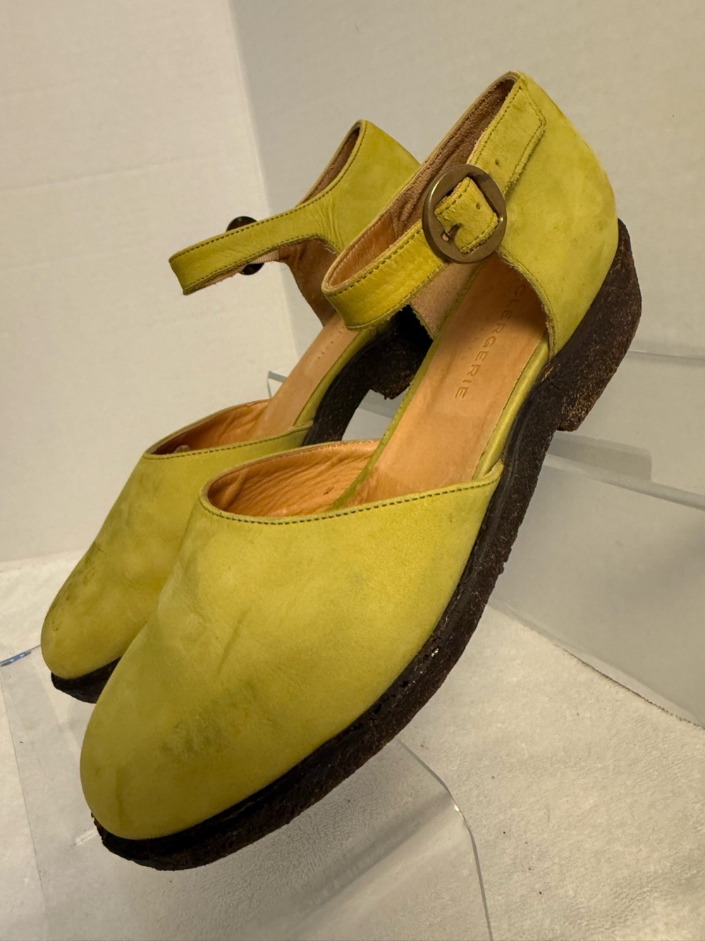Robert Clergerie Chartreuse Suede T-Strap Mary Jane Shoes Size 5